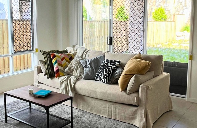 Sleeps 8 ! New Furnished House Near City! Sleeps 8! Modern Cozy Retreat!