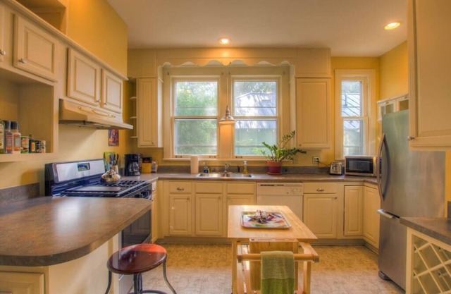 Sleeps up to 8! Free coffee, super fast WiFi, 8 min walk to Cooper-Young!