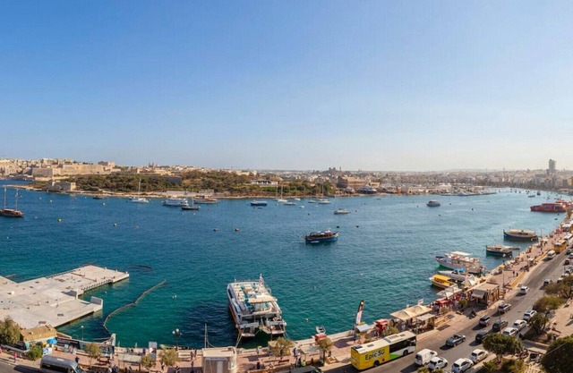Sliema Ferries APT, with beautiful views AC & WIFI