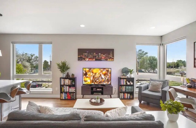 Slofax Place - Modern 2 Bedroom Townhome in Sloans Lake Denver