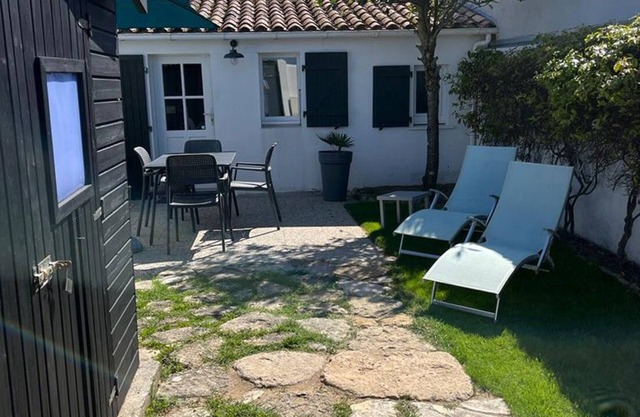 Small house with garden close to the sea, on the Ile de Ré