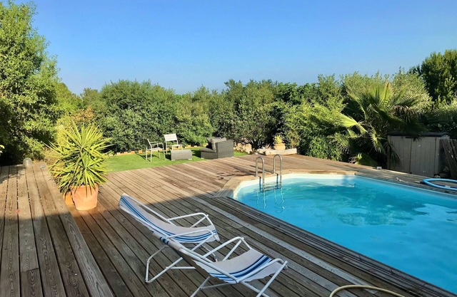 Small natural n'est open to the outside in the Mediterranean