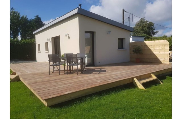 Small new house on one level, close to beaches