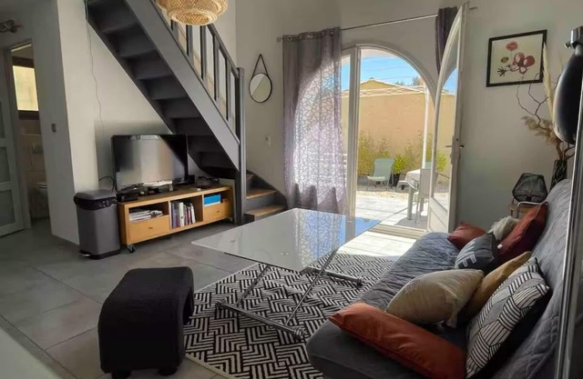Small, quiet house with air conditioning + wifi for long stays