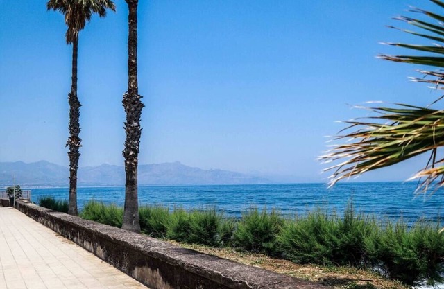 Smeraldo Apt - Beautiful and spacious apartment near the sea between Taormina and Catania.