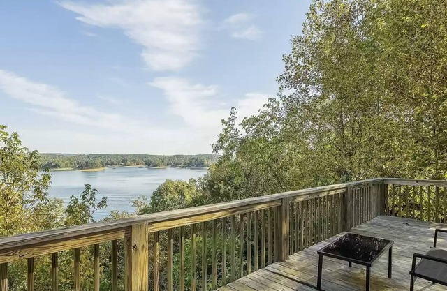 "Smith Lake Hideaway 4BR Waterfront w/Panoramic Views . "