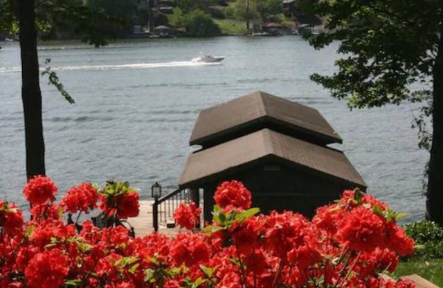 Smith Mountain Lake: Your Perfect Waterfront Escape