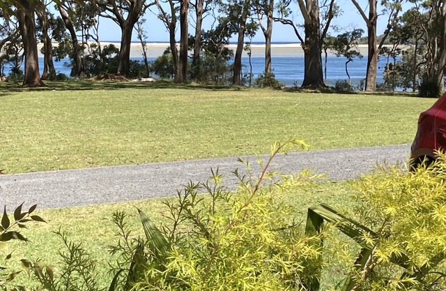 Smith’s Lake - Waterfront - family holiday- last minute deals available