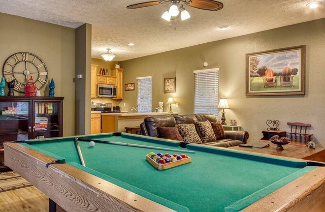 Smokey SPECiAL! Private Creekside cabin - Couples/Families