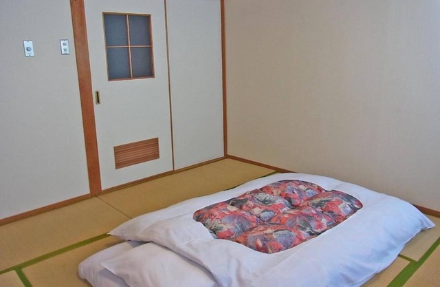 Smoking Japanese style room 6 tatami mats Witho/Ozu Ehime
