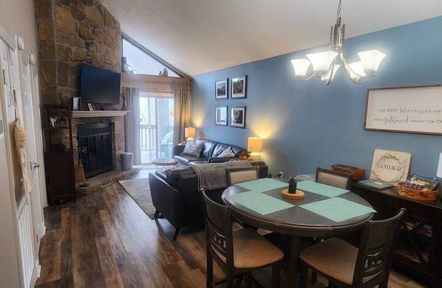 Smoky Mountain Getaway. Close to Ober Mtn. 2.7 miles from the Gatlinburg strip.