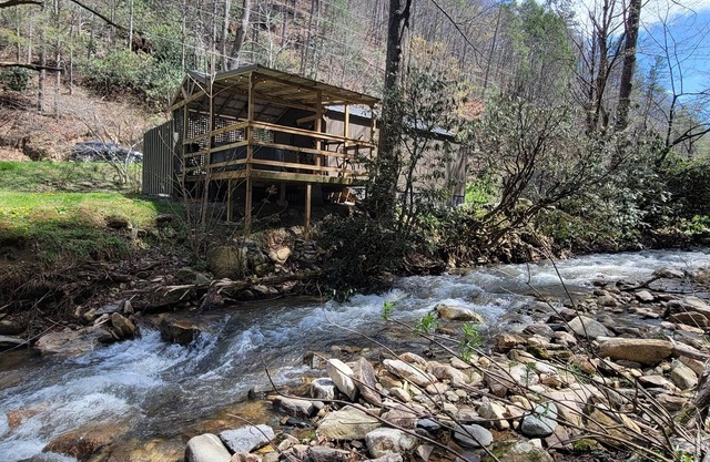 Smoky Mountain Tiny Cabin On Bold Stream With Private Hot Tub