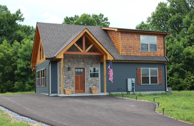 Smoky Mountains Cabin w/Hot Tub & Cozy Fireplace