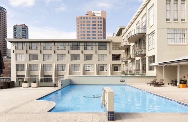Snazzy Downtown Studio by Sky Tower with Rooftop Pool