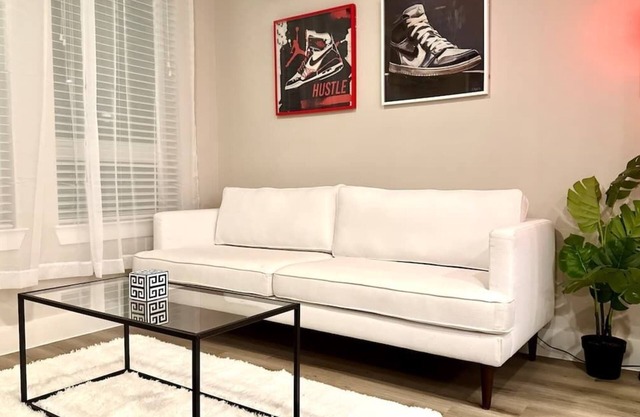 Sneaker Head 1BR - Pool & Gym