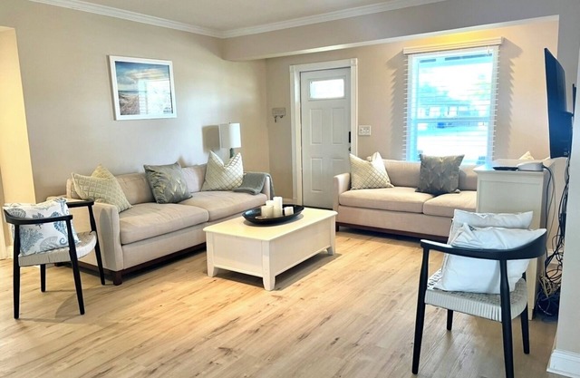 Snowbird Haven - 3 Bdrms, 3 Baths- Heated Pool home between 2 golf communities