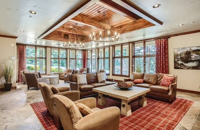 Snowflake Sanctuary | Luxury Ski-in/Ski-out Property!