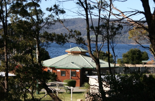 Snug Beach Cabin And Caravan Park