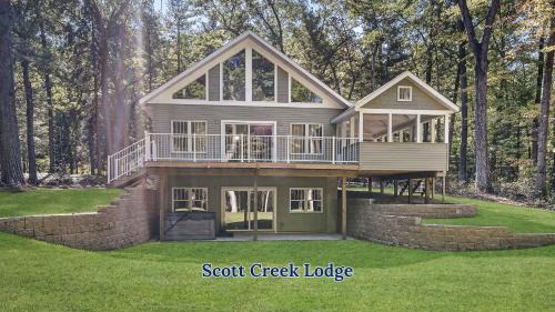 Snug Cabin with Hiking Trail and Private Lake Access