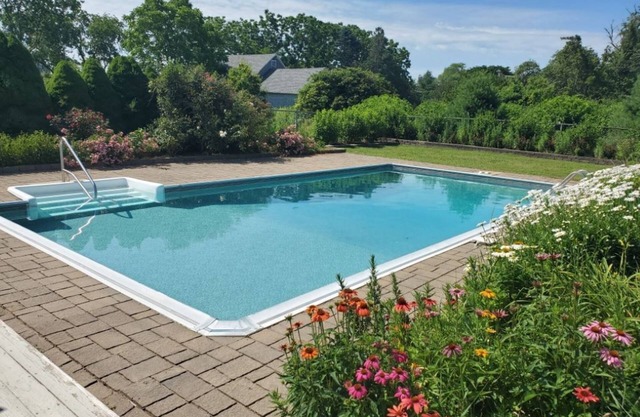 SNUG HARBOR in South Kingstown, RI.POOL, Yard, Deck.Close to Beach & Seafood.