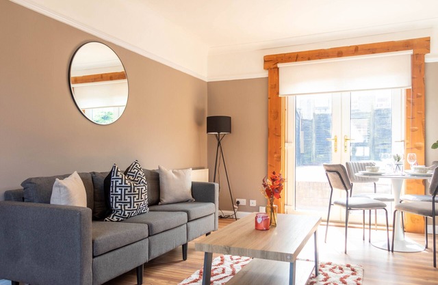 Snug Modern Home in Bathgate