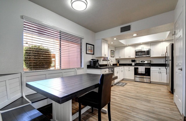 So SnAZzy Ground Floor King