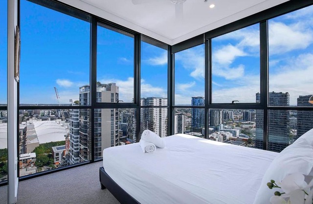 Soaring Skyline on Southside at Resort-Style Stay