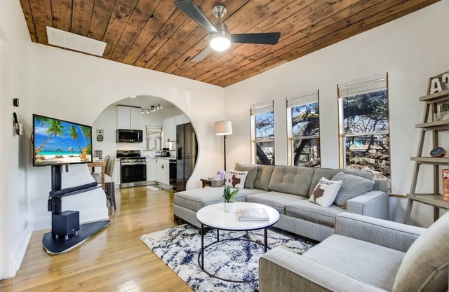 SoCo | Creekside Bungalow - Portoro