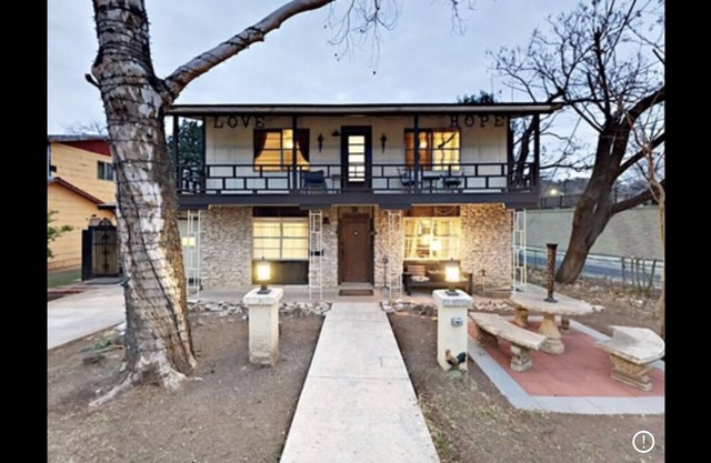 SoCo Home 2 miles from Downtown