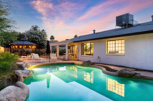 Sol Vista Private Oasis w Pool Putting Green and Prime Location