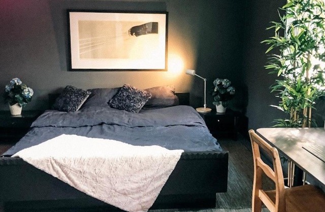 Solrik hytte med tilgang til brygge og stor hage