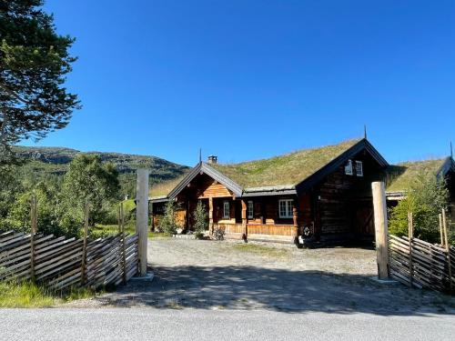 Solsetra - Mountain Majesty Family Log Cabin