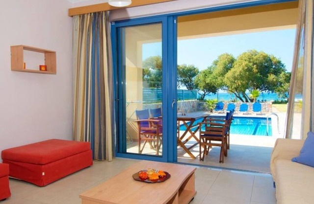 Son of the Beach (20m) - Platania 600m, Bungalow 1