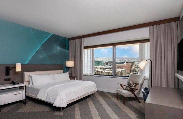 Sophisticated Urban Retreat w Scenic Houston Views