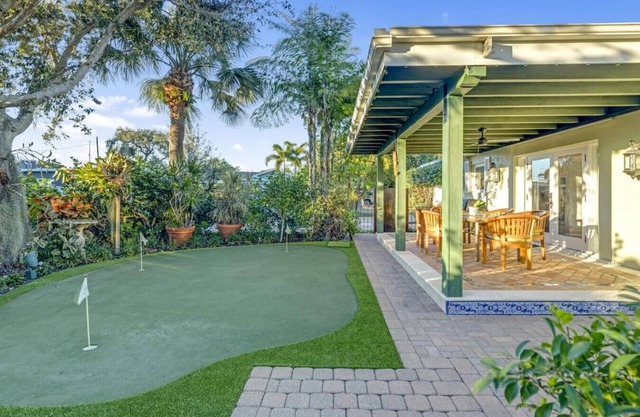 SoSoPalmBeach-Tropical Bungalow