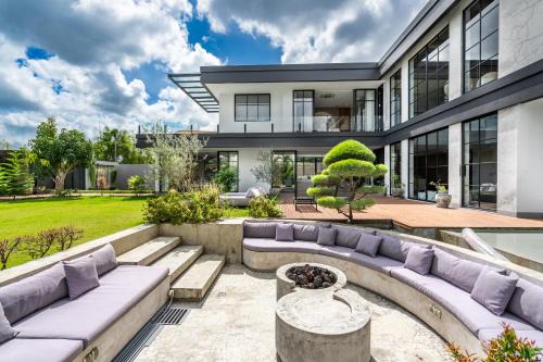 Soul Moon Luxe - Luxury with Panoramic Windows and a Home Theater