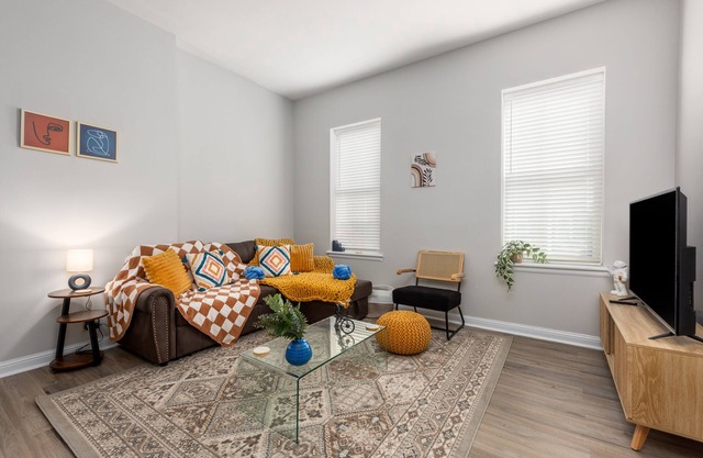 Soulard Gem-Cozy APT- Walk to Downtown STL! WIFI