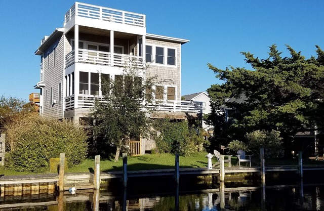 Sound Breeze: Contemporary canal front, screened porch, decks.