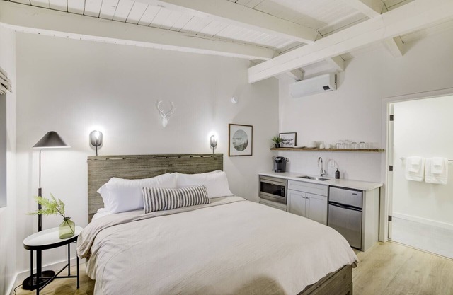 South Lake Chalet #10-New Boutique Suite-Minutes to Heavenly & Lake Tahoe