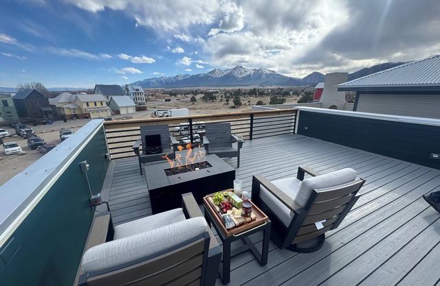 South Main Chalet- 2 Units w/Roof Top Deck/Fire Pit
