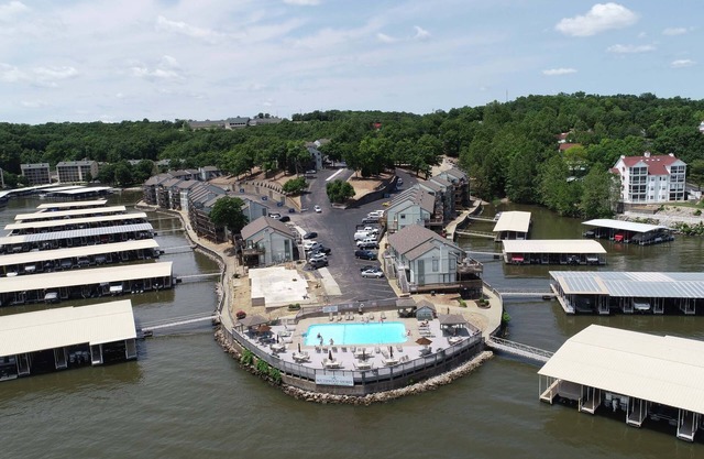 Southwood Shores-2 bed, 2 bath, King Bed, Pools, Boat Slip, Free WIFI