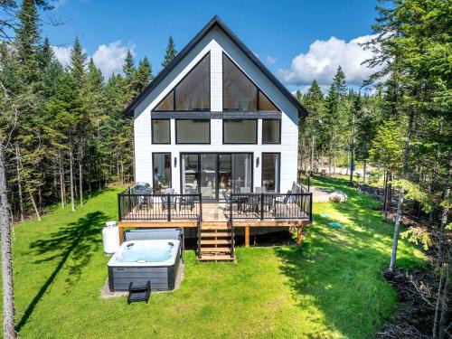 Spa and Pool Table - Chalet Ayoka