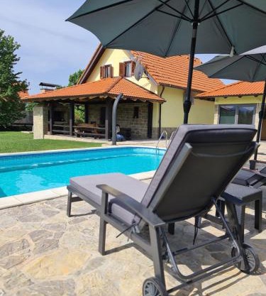 SPA HOLIDAY HOUSE REŽEK - Lovinac