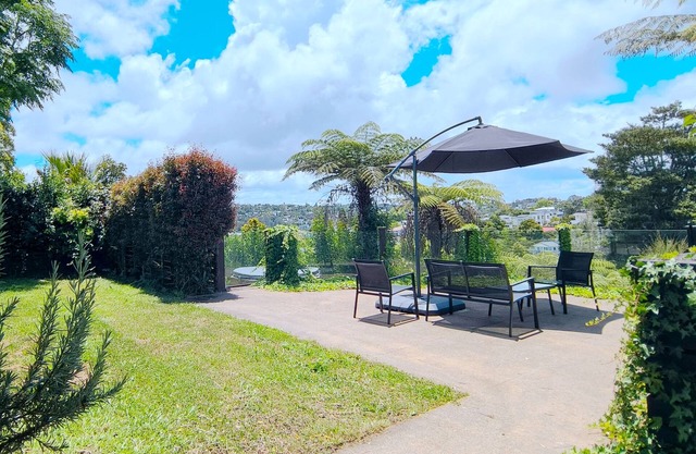 Spa Nest Glenfield｜Spacious 7BR Retreat｜Movie Lounge｜Nice Big Garden｜Kids’ Zone