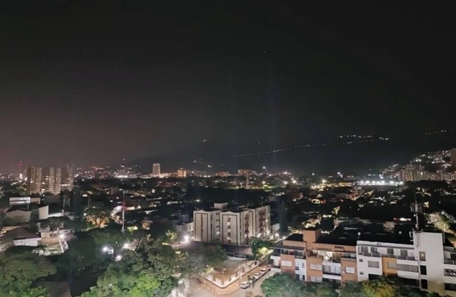 Spacious 1-bedroom with AC, fantastic view, fitness room,pool in gorgeous Cali