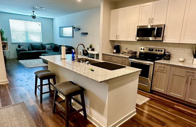 Spacious 1bd Apartment in Aubrey