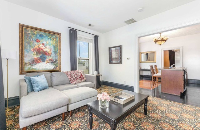 Spacious 1bd, Close to Beach, Shops, Food & Mall