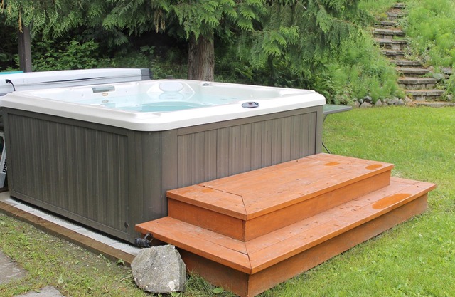 Spacious 2 Bedroom Suite 2 Minutes From Ski Hill - Now with Hot Tub!