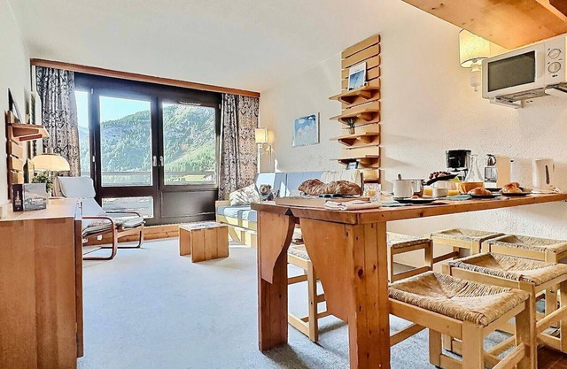Spacious 2-room apt for 5, at the foot of the slopes, near shops, Val-d'Isère