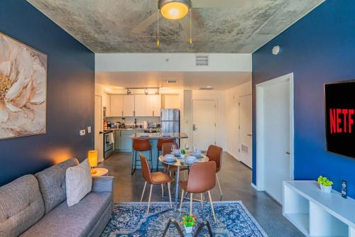 Spacious 2BD Urban Oasis Pool Gym Free Parking